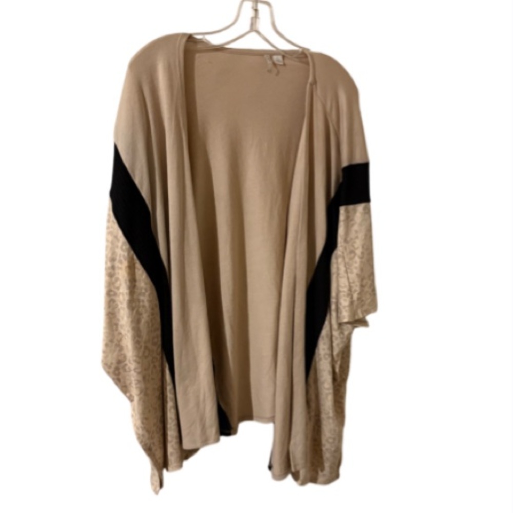 Cato Tan and Black leopard print Women's   Poncho top. Size L but runs big. NWOT